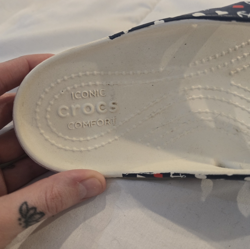 Crocs Womens Kadee II Flip Flops White Anchor Print Size 8 - Picture 4 of 10